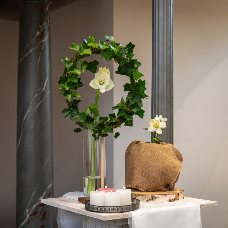 vierde advent-liturgisch-bloemschikken-martinuskerk-website-pkn-markelo-fotostudio-FSMW_20251219-9499