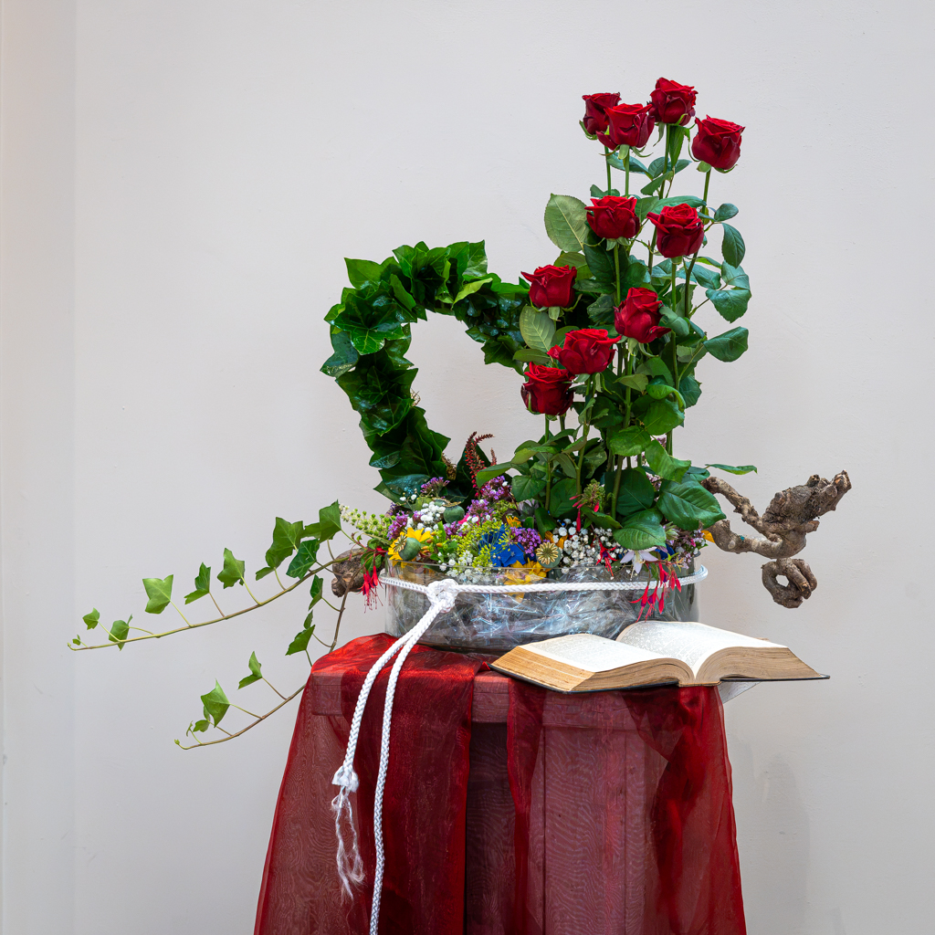 liturgisch-bloemstuk-bevestigingsdienst-martinuskerk-website-pkn-markelo-fotostudio-FSMW_20260711-8942